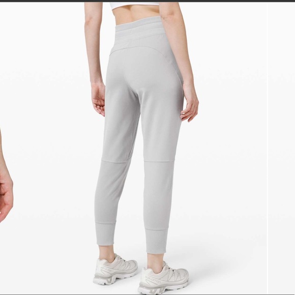 Lululemon Metro Miles Joggers Size 6 Lt Grey NWT - Picture 3 of 8